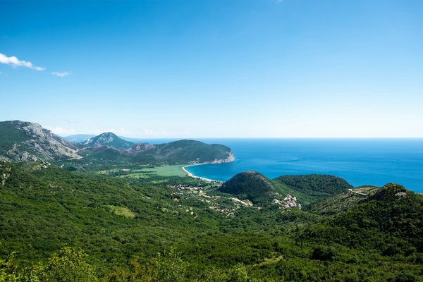 Quels sont les avantages du camping en bord de rivière et comment s'y préparer?